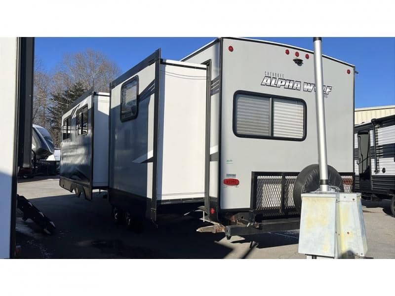 2021 Forest River 2021 Forest River Cherokee Alpha Wolf - thumbnail 5