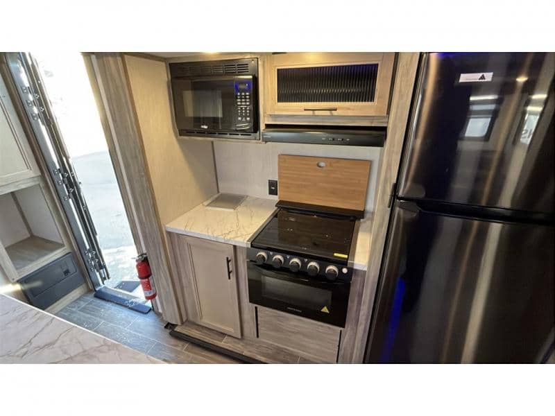 2021 Forest River 2021 Forest River Cherokee Alpha Wolf - thumbnail 15