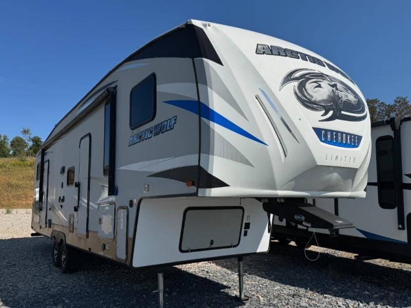 2020 Forest River 2020 Forest River Cherokee Artic Wolf - thumbnail 1
