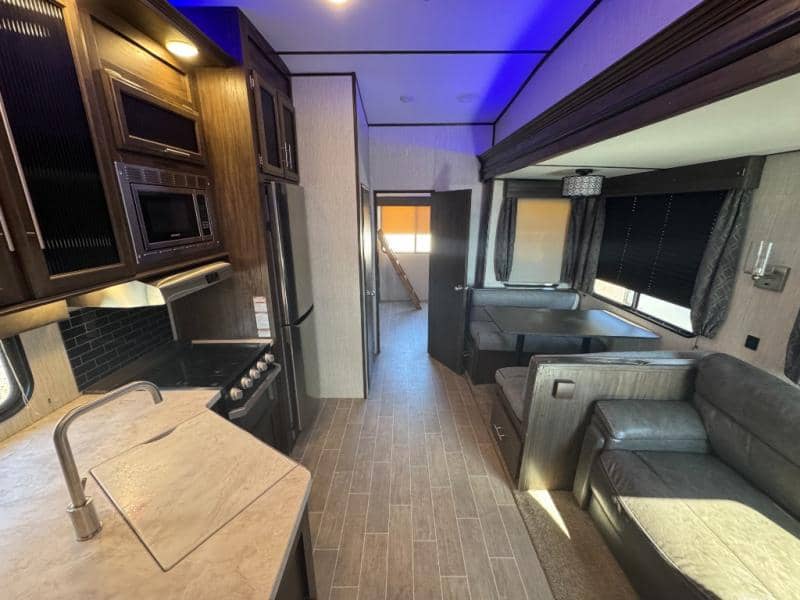 2020 Forest River 2020 Forest River Cherokee Artic Wolf - thumbnail 9