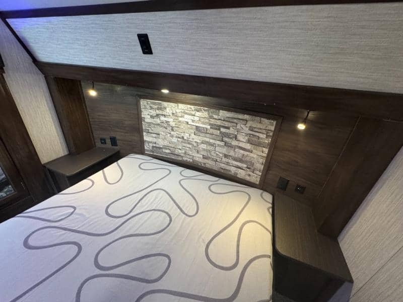 2020 Forest River 2020 Forest River Cherokee Artic Wolf - thumbnail 16