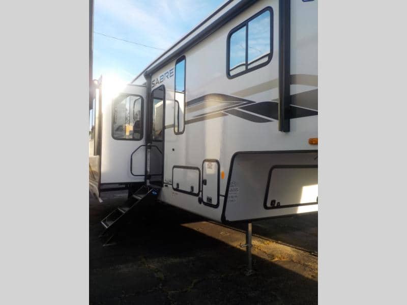 2025 Forest River 2025 Forest River Sabre - thumbnail 1