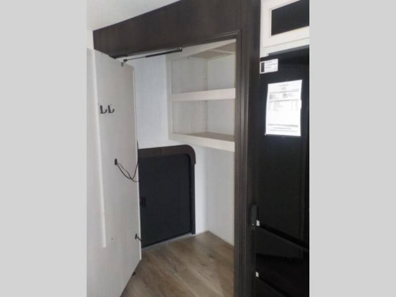 2025 Forest River 2025 Forest River Sabre - thumbnail 8