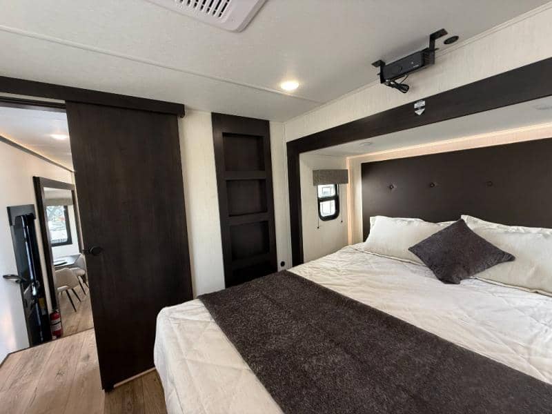 2026 Forest River 2026 Forest River Sabre - thumbnail 41