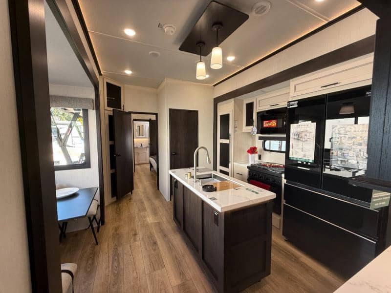 2026 Forest River 2026 Forest River Sabre - thumbnail 7