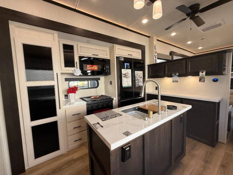 2026 Forest River 2026 Forest River Sabre - thumbnail 8