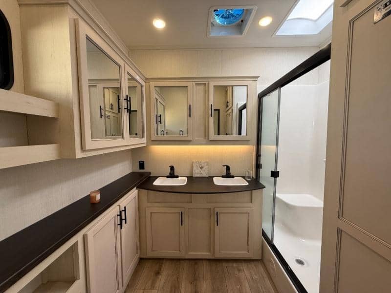 2026 Forest River 2026 Forest River Sabre - thumbnail 38