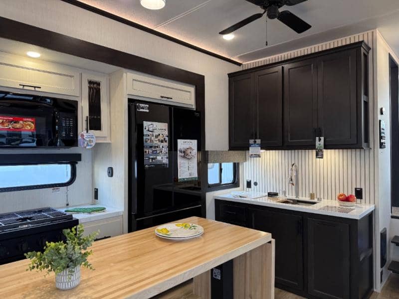 2026 Forest River 2026 Forest River Sabre - thumbnail 7