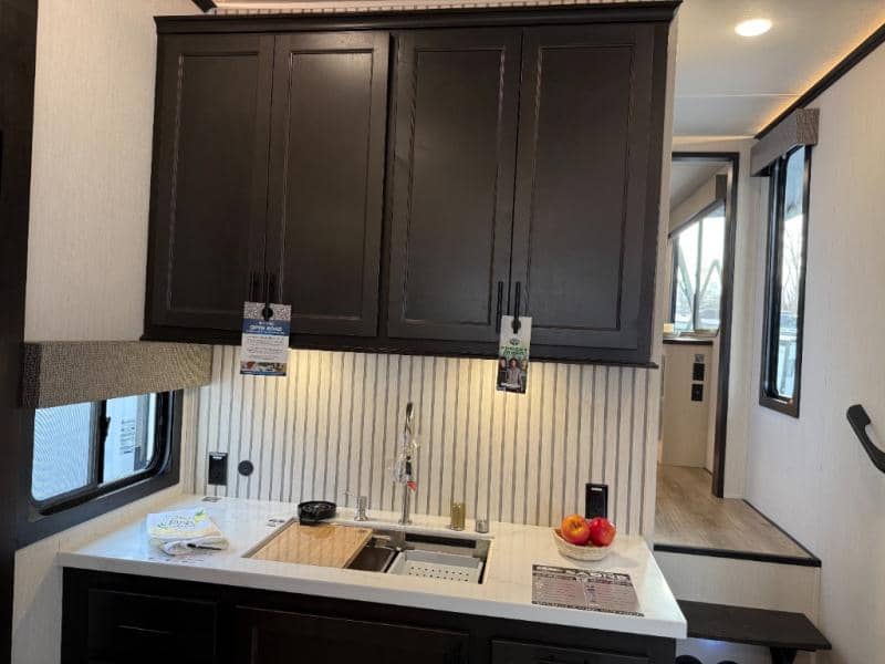 2026 Forest River 2026 Forest River Sabre - thumbnail 8