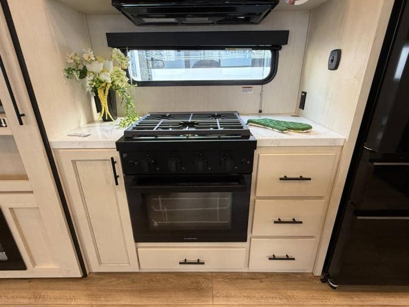 2026 Forest River 2026 Forest River Sabre - thumbnail 14