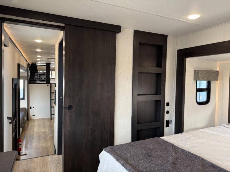 2026 Forest River 2026 Forest River Sabre - thumbnail 39