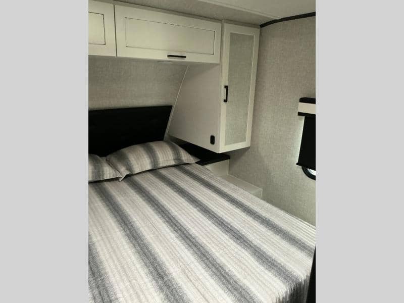 2025 Jayco 2025 Jayco Jay Feather - thumbnail 5