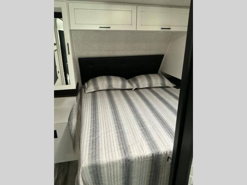 2025 Jayco 2025 Jayco Jay Feather - thumbnail 6