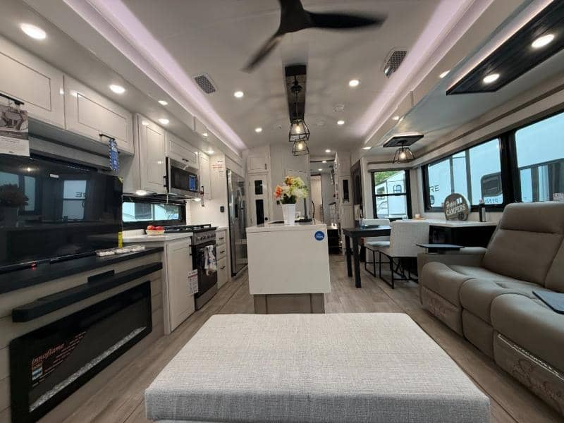 2026 Jayco 2026 Jayco Pinnacle - thumbnail 6