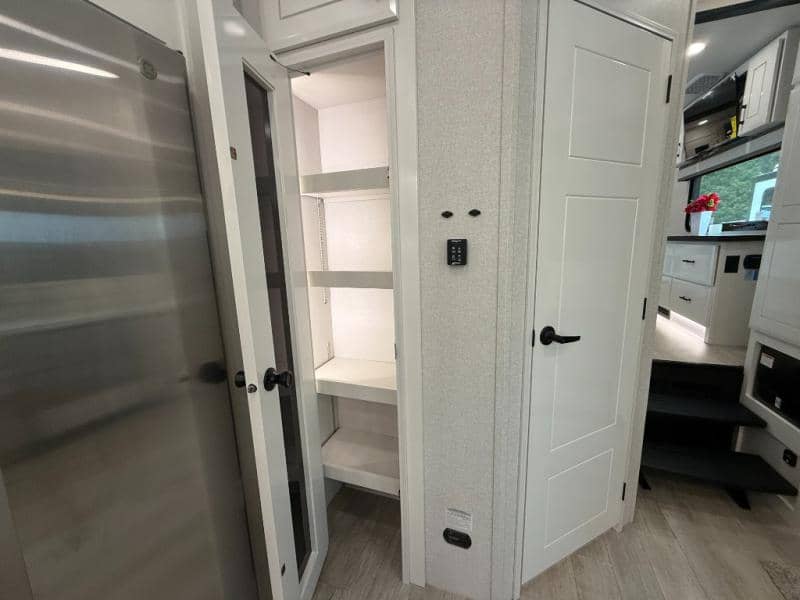 2026 Jayco 2026 Jayco Pinnacle - thumbnail 8