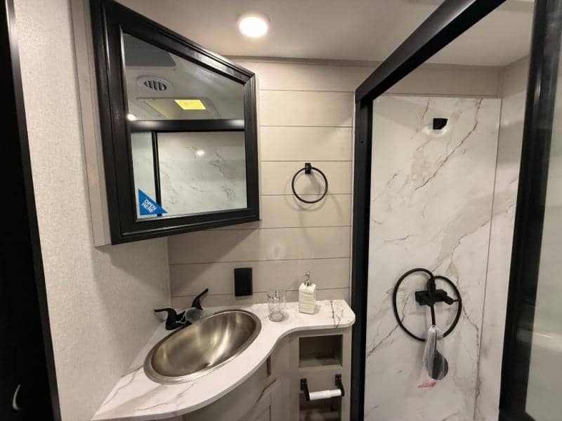 2026 Jayco 2026 Jayco Seismic Toy Hauler - thumbnail 19