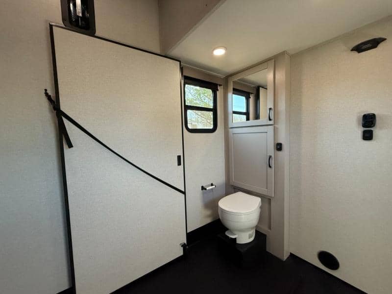 2026 Jayco 2026 Jayco Seismic Toy Hauler - thumbnail 30