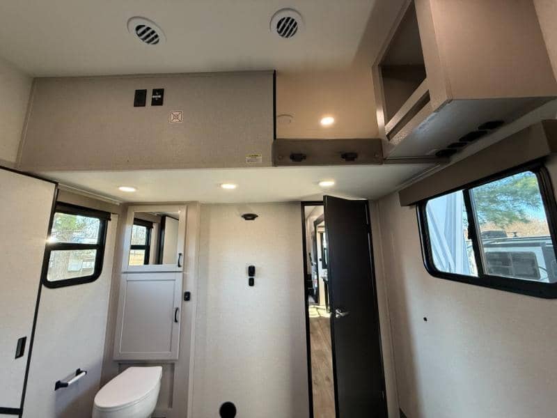 2026 Jayco 2026 Jayco Seismic Toy Hauler - thumbnail 31