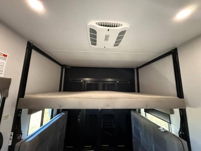 2026 Jayco 2026 Jayco Seismic Toy Hauler - thumbnail 32