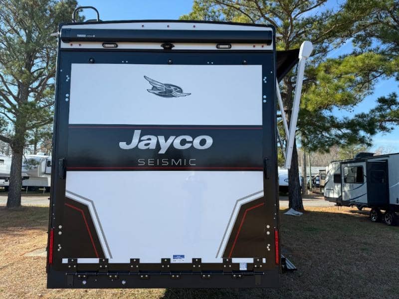 2026 Jayco 2026 Jayco Seismic Toy Hauler - thumbnail 34