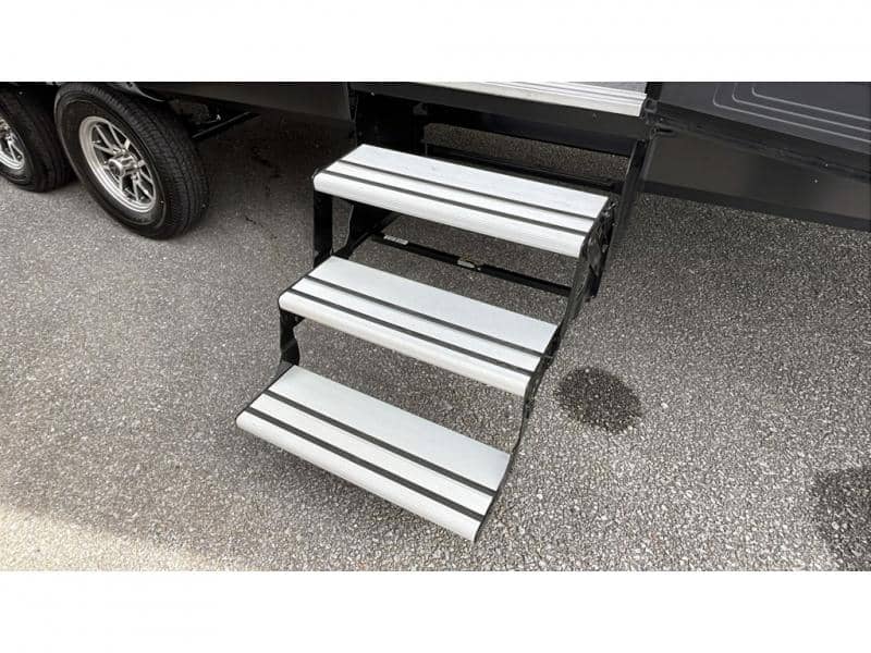 2025 Grand Design 2025 Grand Design Imagine XLS - thumbnail 10