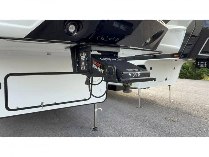 2026 Grand Design 2026 Grand Design Momentum G-Class - thumbnail 3