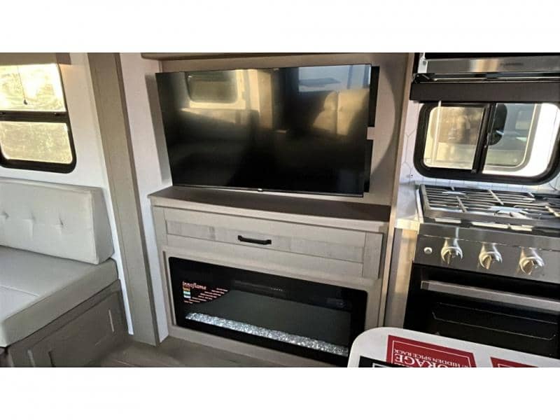 2026 Grand Design 2026 Grand Design Reflection - thumbnail 13