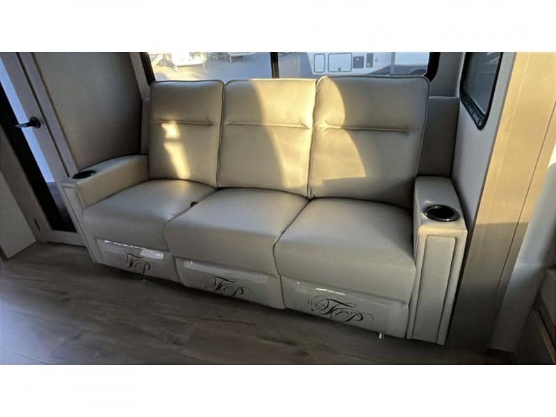 2026 Grand Design 2026 Grand Design Reflection - thumbnail 15