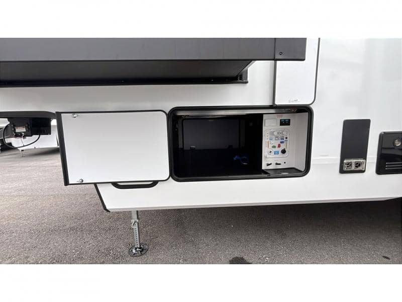 2026 Grand Design 2026 Grand Design Reflection - thumbnail 6