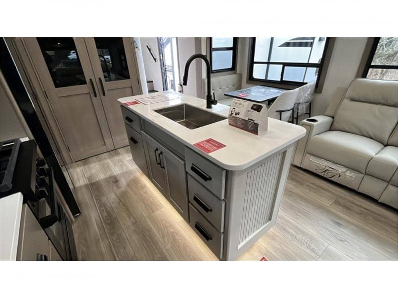 2026 Grand Design 2026 Grand Design Reflection - thumbnail 13