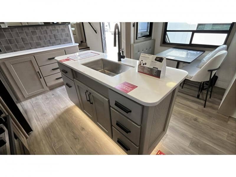 2026 Grand Design 2026 Grand Design Reflection - thumbnail 16