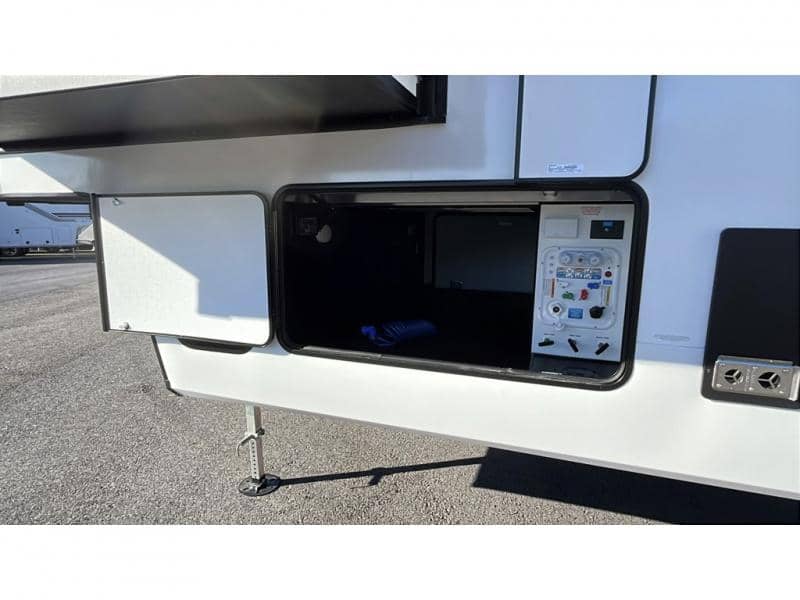 2026 Grand Design 2026 Grand Design Reflection - thumbnail 6