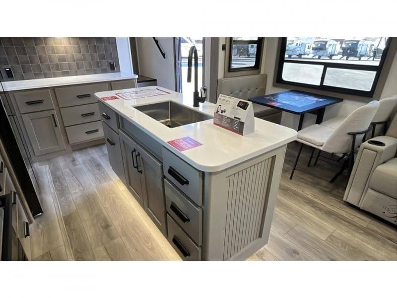 2026 Grand Design 2026 Grand Design Reflection - thumbnail 13