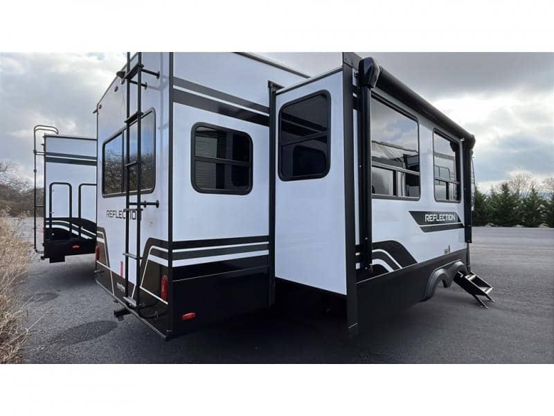 2026 Grand Design 2026 Grand Design Reflection - thumbnail 3