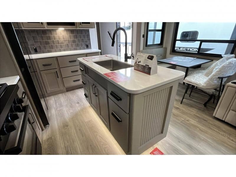 2026 Grand Design 2026 Grand Design Reflection - thumbnail 15