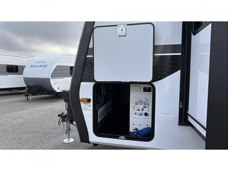 2026 Grand Design 2026 Grand Design Reflection - thumbnail 6