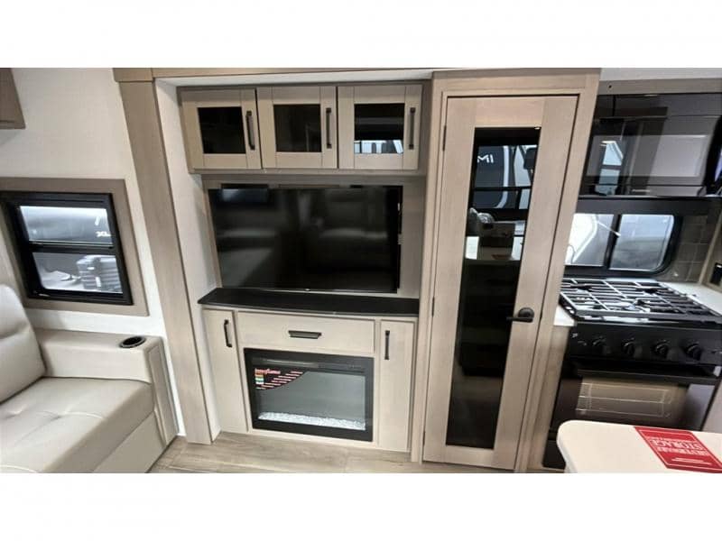 2026 Grand Design 2026 Grand Design Reflection - thumbnail 12