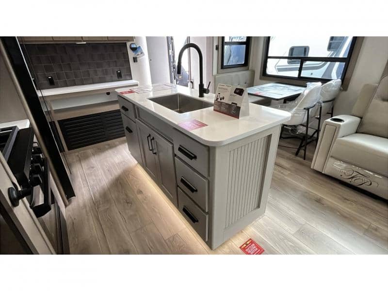 2026 Grand Design 2026 Grand Design Reflection - thumbnail 16