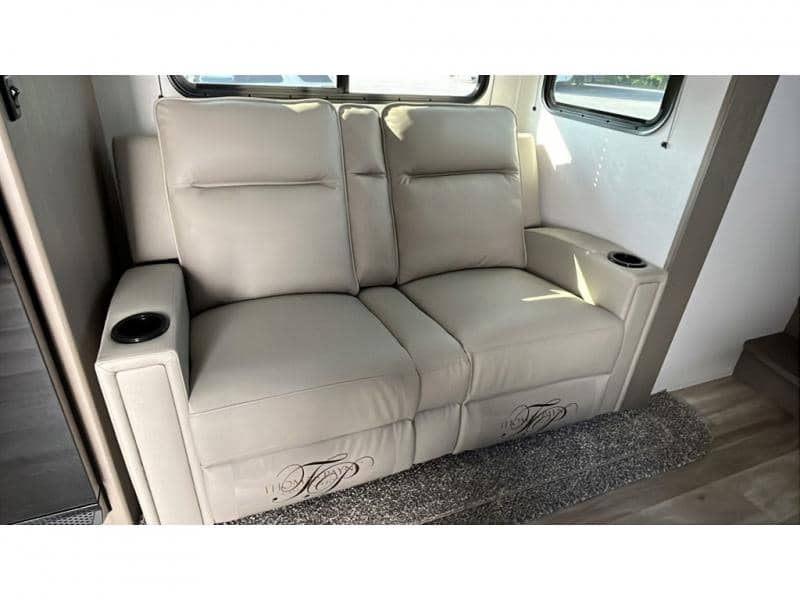 2026 Grand Design 2026 Grand Design Reflection 100 Series - thumbnail 18