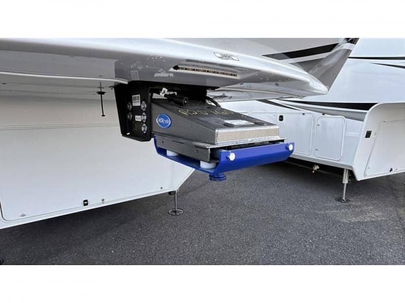 2025 Grand Design 2025 Grand Design Solitude - thumbnail 3