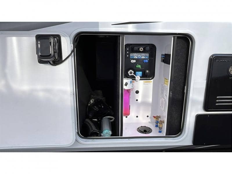 2025 Grand Design 2025 Grand Design Solitude - thumbnail 8