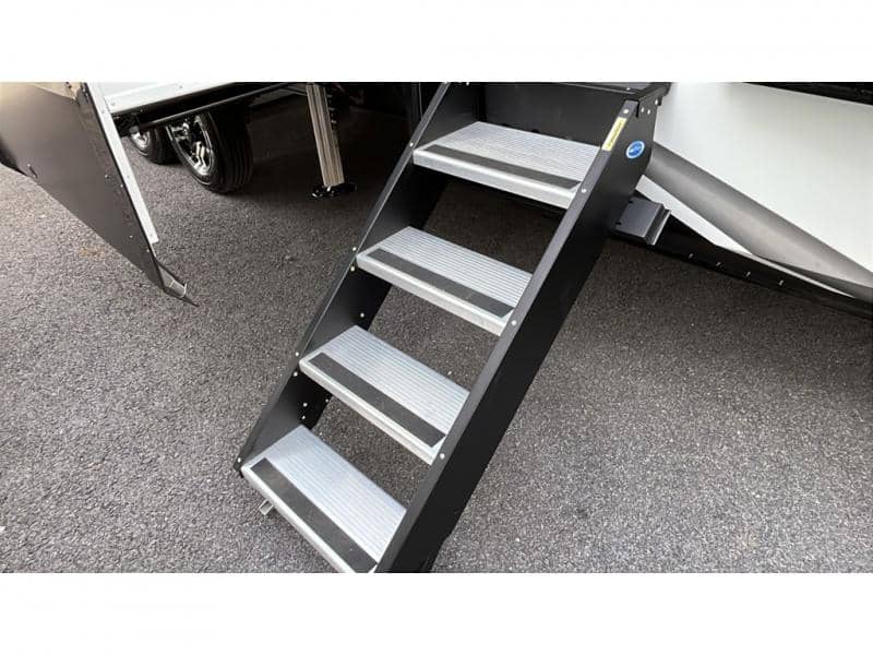 2025 Grand Design 2025 Grand Design Solitude - thumbnail 16