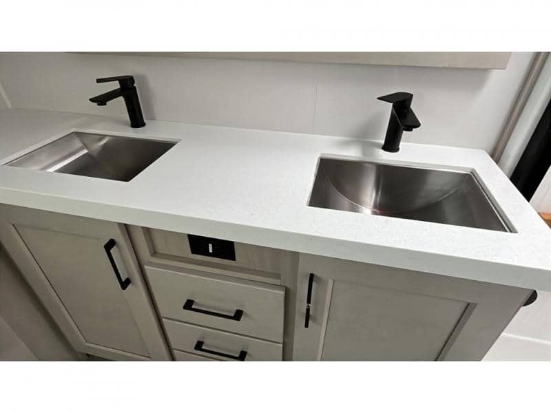 2025 Grand Design 2025 Grand Design Solitude - thumbnail 19