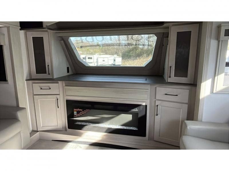 2025 Grand Design 2025 Grand Design Solitude - thumbnail 27