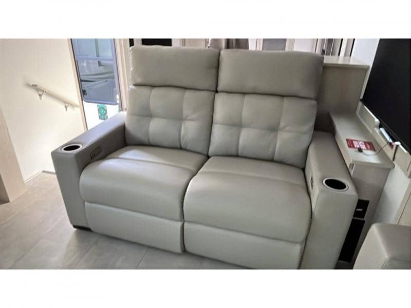 2025 Grand Design 2025 Grand Design Solitude - thumbnail 29