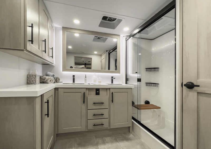 2025 Grand Design 2025 Grand Design Solitude - thumbnail 37