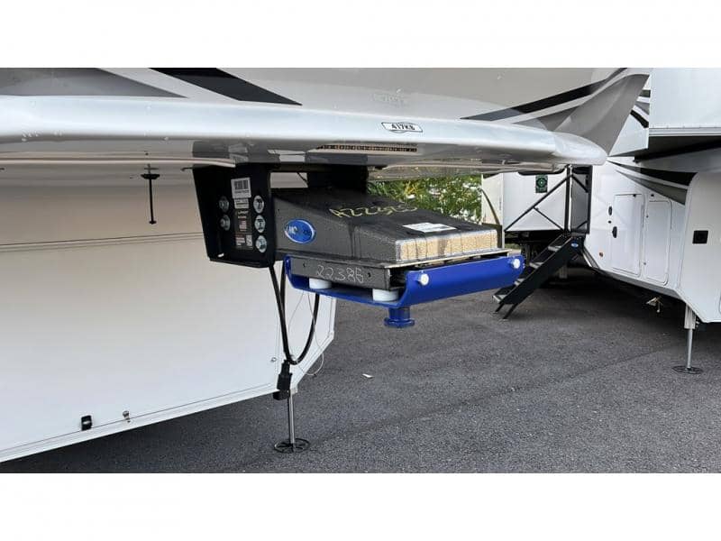 2026 Grand Design 2026 Grand Design Solitude - thumbnail 3