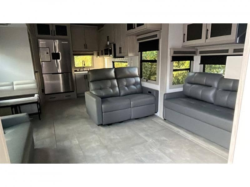 2026 Grand Design 2026 Grand Design Solitude - thumbnail 12