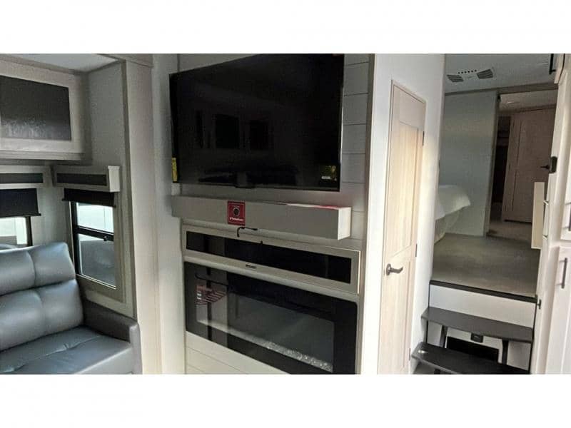 2026 Grand Design 2026 Grand Design Solitude - thumbnail 18