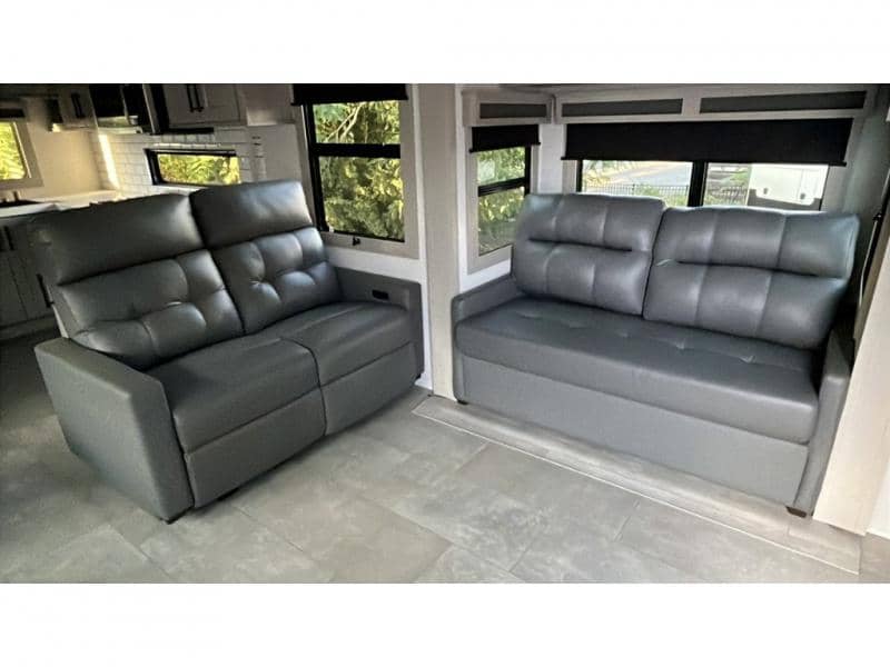 2026 Grand Design 2026 Grand Design Solitude - thumbnail 19